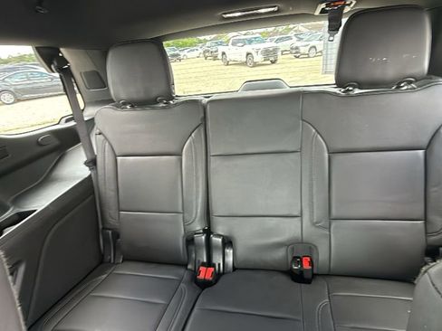 Used 2024 Chevrolet Tahoe Z71 w/ Luxury Package AWD/4WD image 17