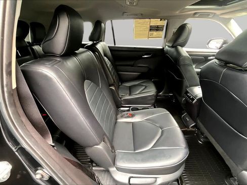 Certified 2024 Toyota Highlander XLE AWD/4WD image 19