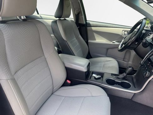 Used 2016 Toyota Camry SE w/ Moonroof Package FWD image 23