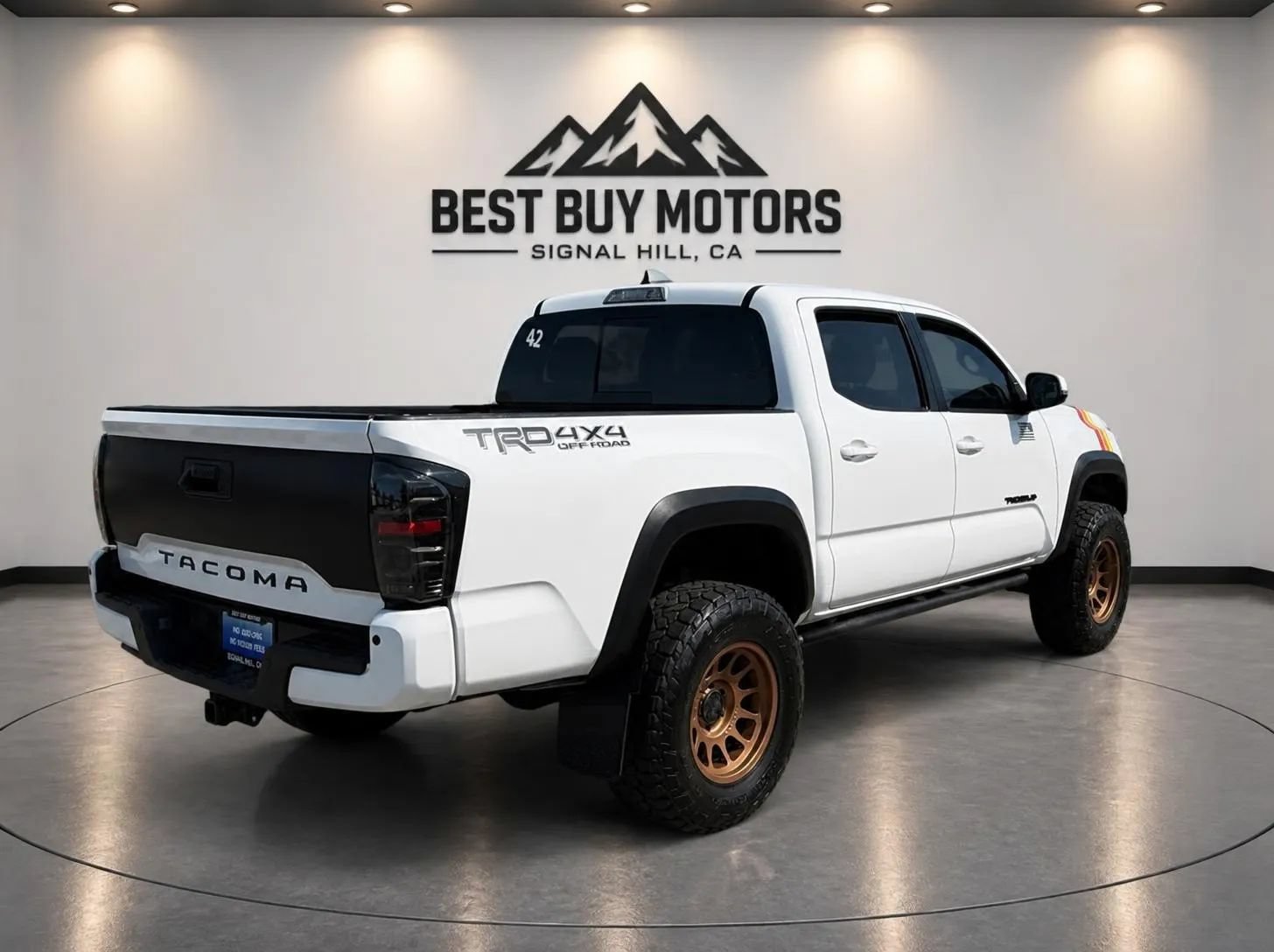 Used 2021 Toyota Tacoma TRD Off-Road w/ Technology Package AWD/4WD image 6