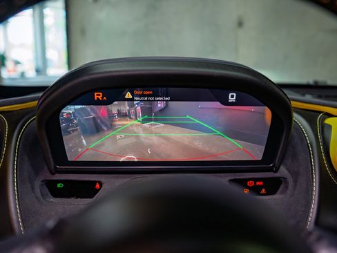 Used 2018 McLaren 720S Performance image 32