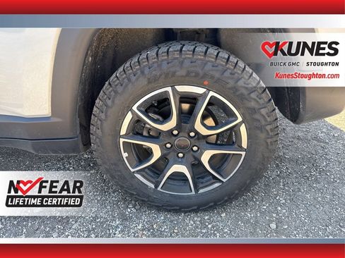 Used 2025 Jeep Compass Trailhawk AWD/4WD image 14