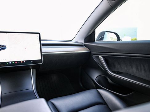 Used 2018 Tesla Model 3 Mid Range RWD image 17