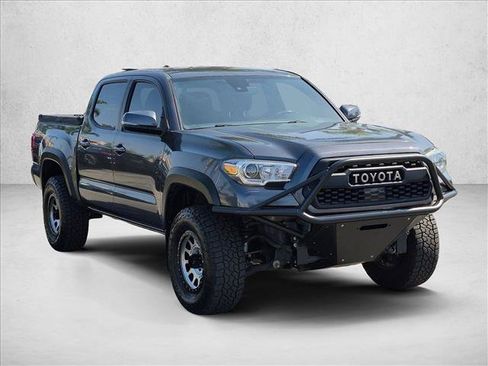 Used 2019 Toyota Tacoma TRD Off-Road AWD/4WD image 3