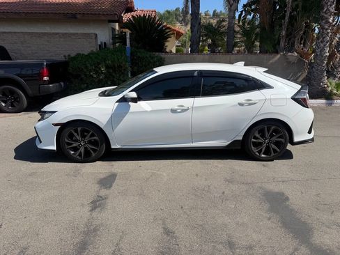 Used 2018 Honda Civic Sport image 8