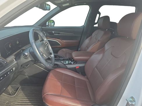 Used 2023 Kia Telluride EX w/ EX Captain's Chair Package image 9