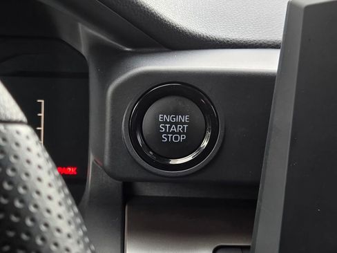 Used 2025 Toyota Tacoma SR5 AWD/4WD image 21