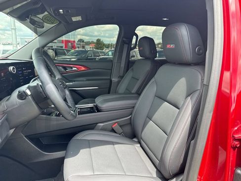 Used 2025 Chevrolet Traverse Z71 AWD/4WD image 23