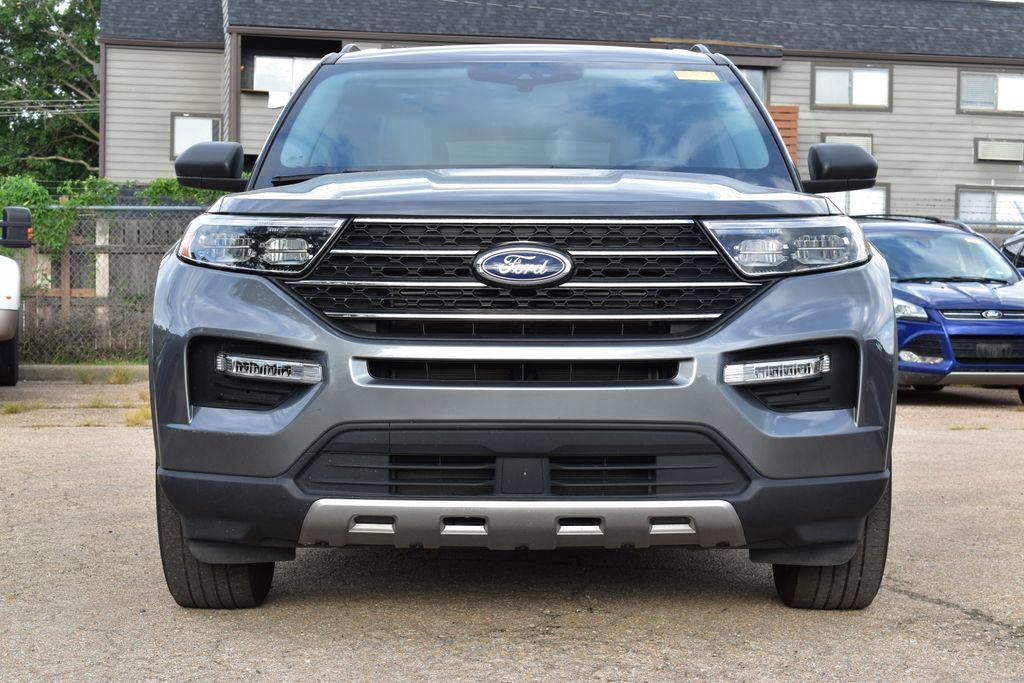 Used 2024 Ford Explorer XLT w/ Equipment Group 202A AWD/4WD image 2