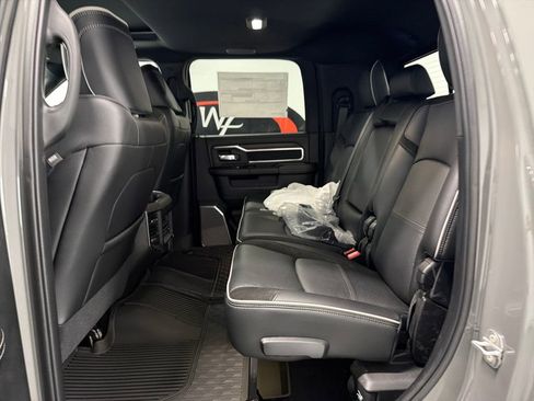 New 2026 RAM 2500 Laramie AWD/4WD image 12