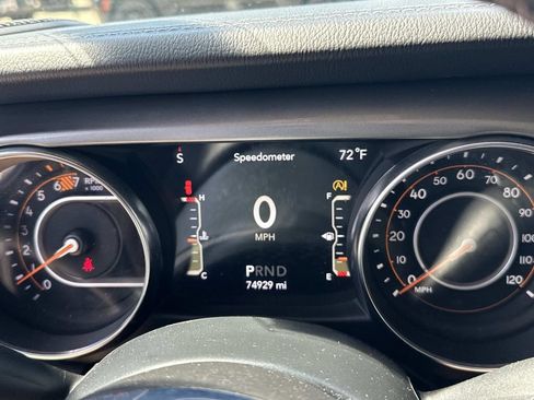 Used 2022 Jeep Wrangler Unlimited Sahara w/ Cold Weather Group AWD/4WD image 27