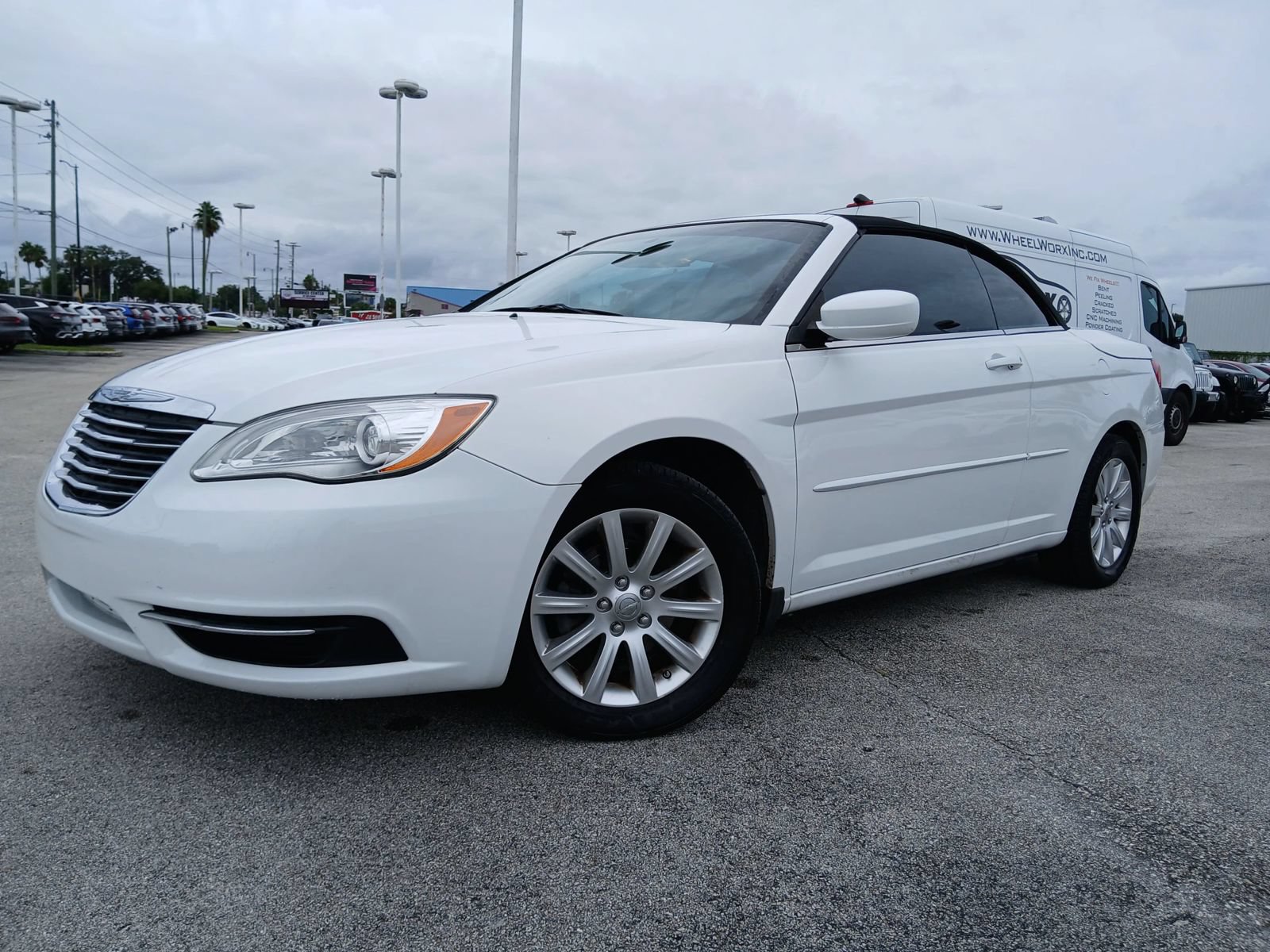 Used 2013 Chrysler 200 Touring FWD image 5