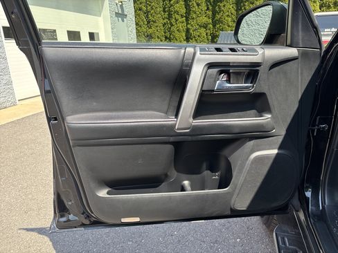 Used 2020 Toyota 4Runner SR5 AWD/4WD image 16
