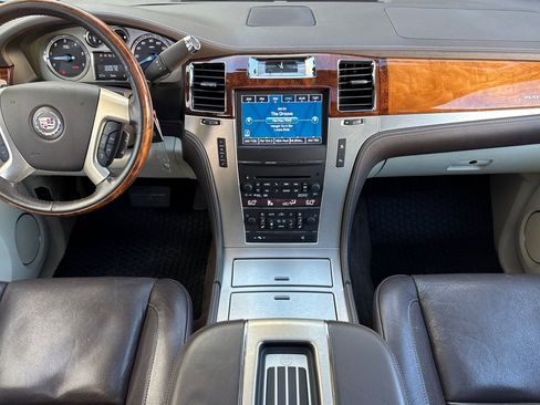 Used 2011 Cadillac Escalade ESV Platinum image 16