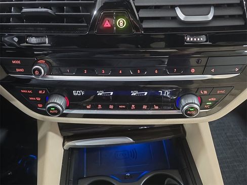 Used 2023 BMW 530e w/ Premium Package image 20