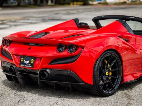 Used 2021 Ferrari F8 Tributo image 26