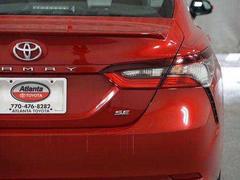 Used 2021 Toyota Camry SE FWD image 10