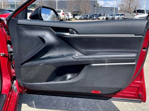 Used 2020 Toyota Camry LE image 21