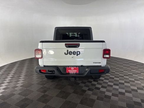 Used 2021 Jeep Gladiator Sport image 4