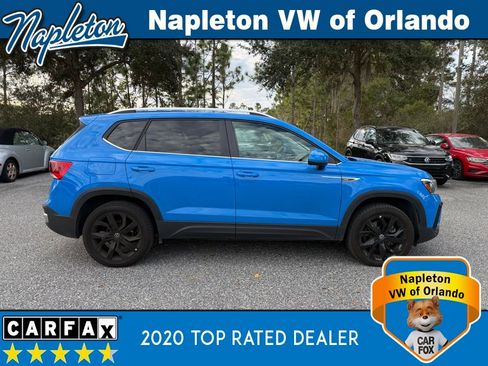 Used 2023 Volkswagen Taos SE w/ Black Wheel Package image 4