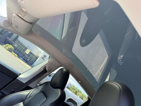 Used 2024 Tesla Model Y Long Range AWD/4WD image 17