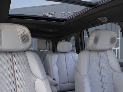 New 2026 Cadillac Vistiq Luxury w/ LPO, Floor Liner Package AWD/4WD image 24