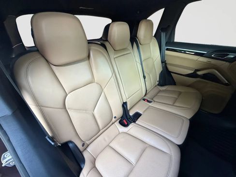 Used 2016 Porsche Cayenne AWD/4WD image 18