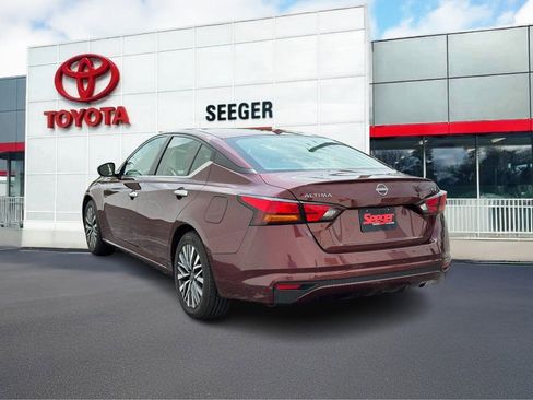 Used 2023 Nissan Altima 2.5 SV image 4