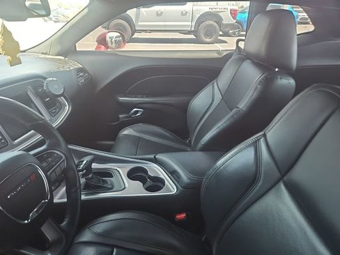 Used 2019 Dodge Challenger SXT w/ Plus Package RWD image 5