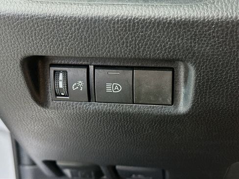 Used 2025 Toyota RAV4 XLE AWD/4WD image 17