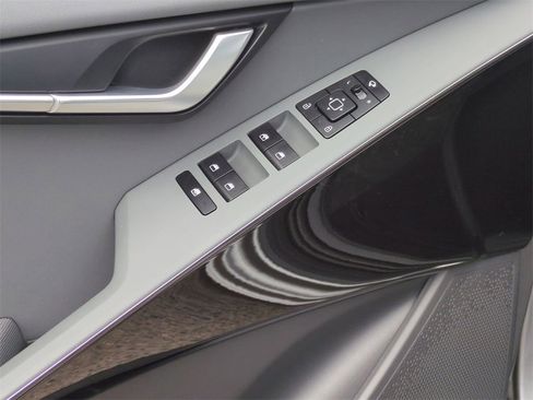 New 2025 Kia Niro EX Touring image 26
