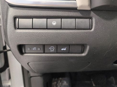 Used 2025 Nissan Rogue SV AWD/4WD image 10