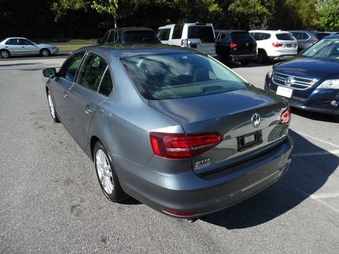 Used 2017 Volkswagen Jetta S image 3
