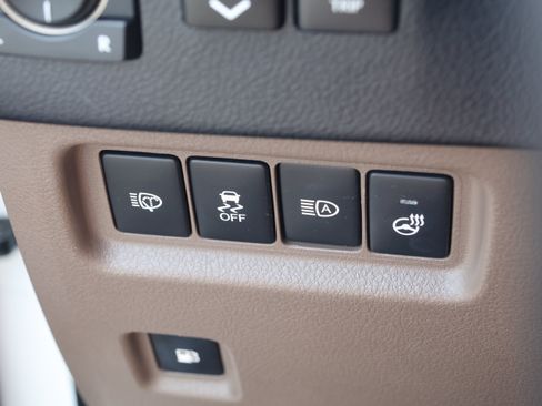 Used 2023 Lexus GX 460 Luxury w/ Accessory Package AWD/4WD image 16