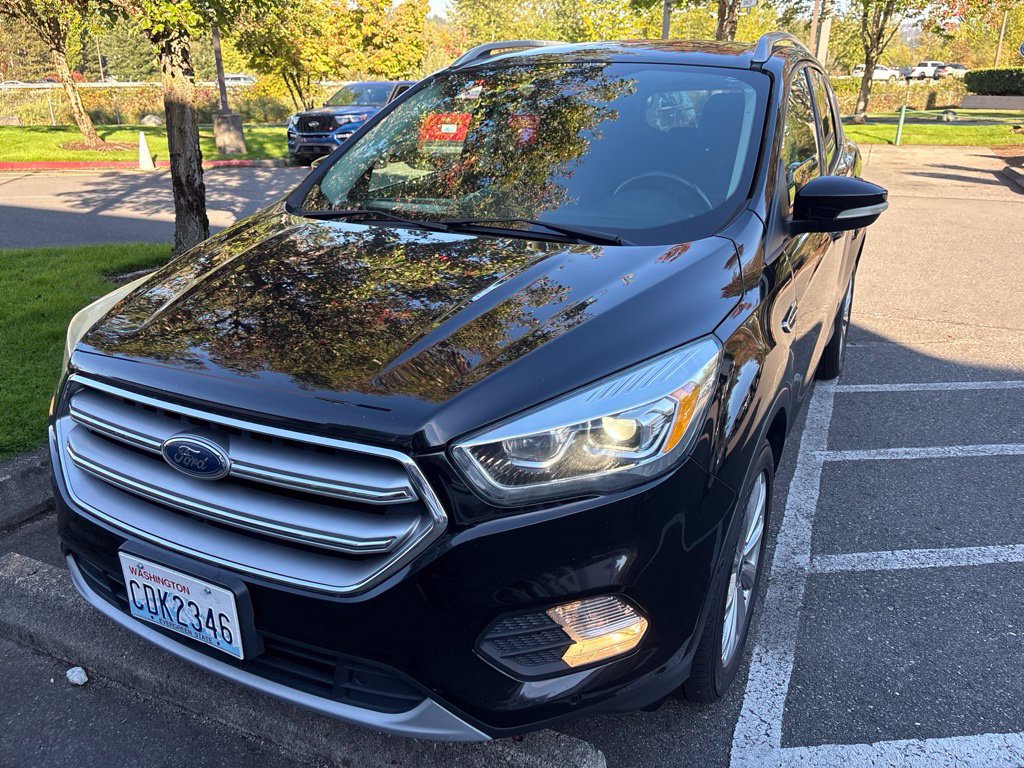 Used 2017 Ford Escape Titanium w/ Canadian Touring Package AWD/4WD image 3