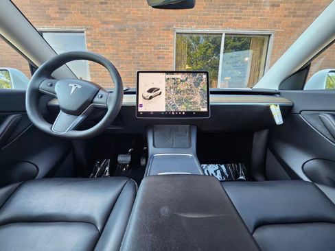 Used 2022 Tesla Model Y Long Range AWD/4WD image 40