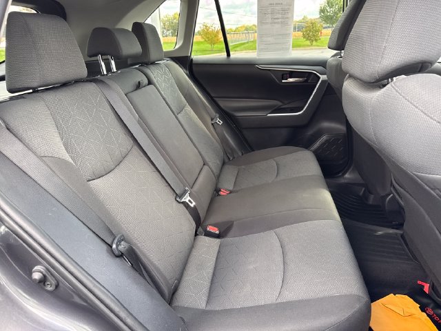 Used 2021 Toyota RAV4 XLE w/ Convenience Package FWD image 14