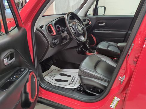 Used 2018 Jeep Renegade Trailhawk AWD/4WD image 15