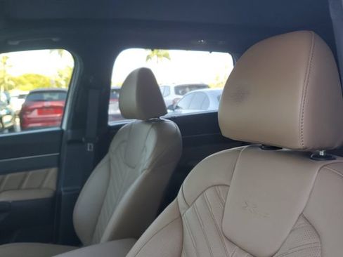 Used 2024 Kia Sorento SX Prestige w/ Olive Brown Leather Package AWD/4WD image 18