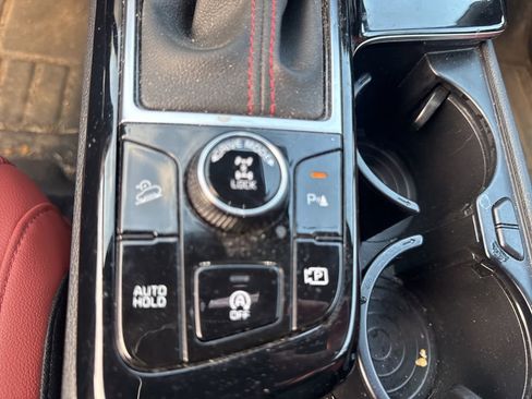 Used 2025 Kia Sportage SX image 16
