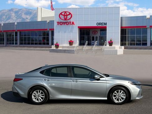 Used 2026 Toyota Camry Hybrid FWD image 3