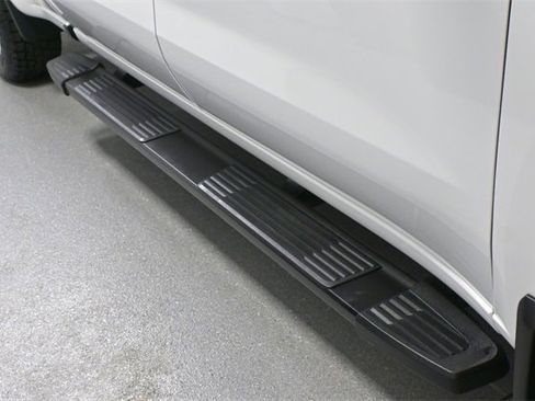 Certified 2022 Chevrolet Silverado 1500 RST image 4