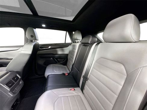 Used 2024 Volkswagen Atlas Cross Sport SEL R-Line AWD/4WD image 29