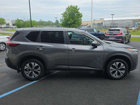 Used 2022 Nissan Rogue SV AWD/4WD image 10