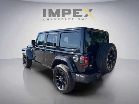 Used 2025 Jeep Wrangler Unlimited Sahara w/ Safety Group AWD/4WD image 3
