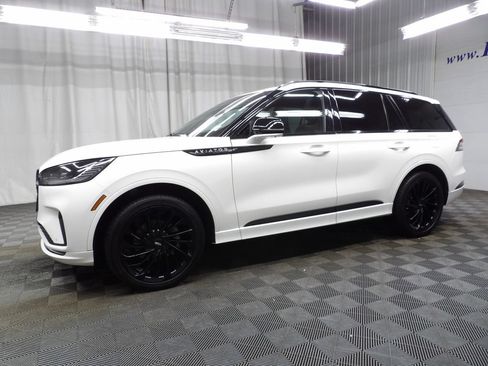 Used 2025 Lincoln Aviator Reserve w/ Luxury Package AWD/4WD image 7