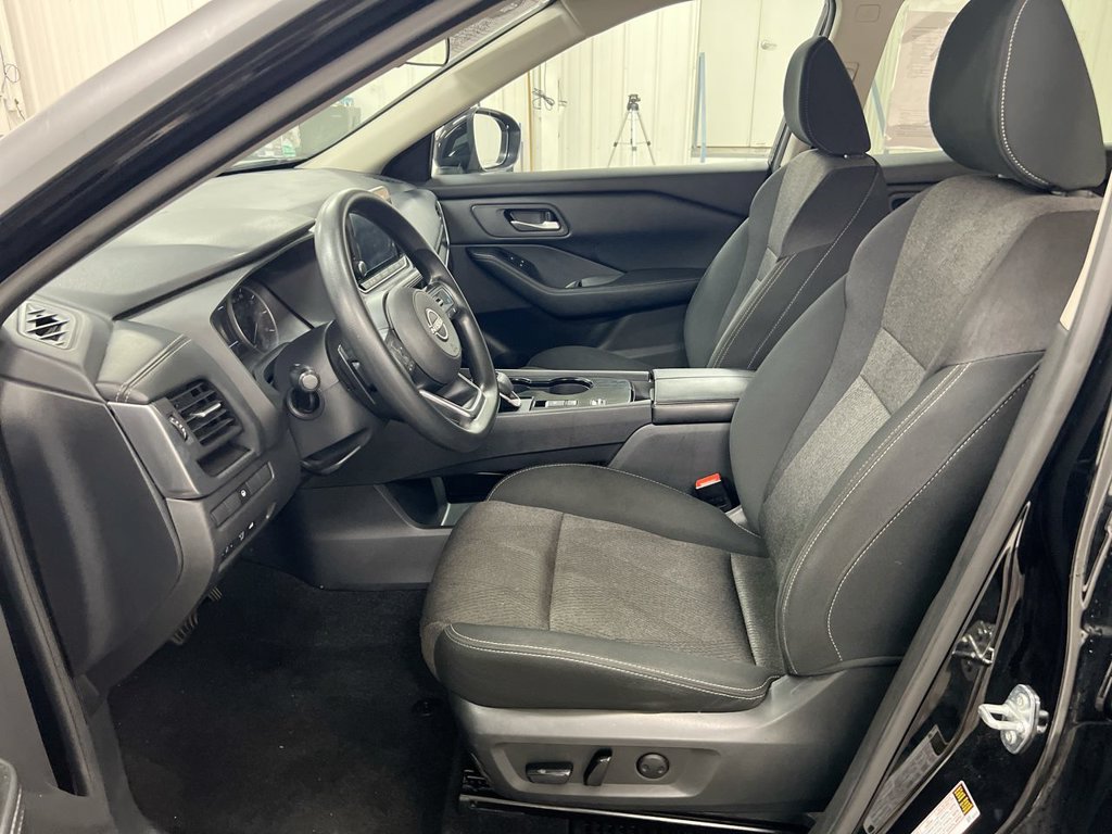 Used 2024 Nissan Rogue SV FWD image 19