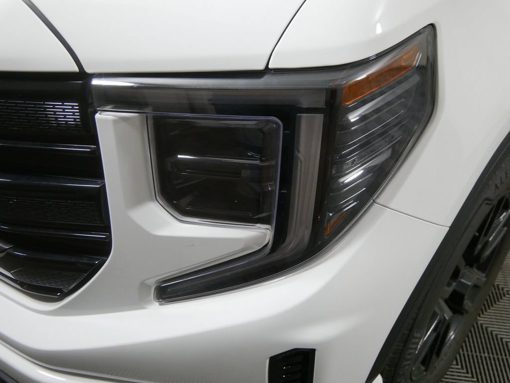 Used 2024 GMC Sierra 1500 Elevation w/ X31 Off-Road Package AWD/4WD image 10