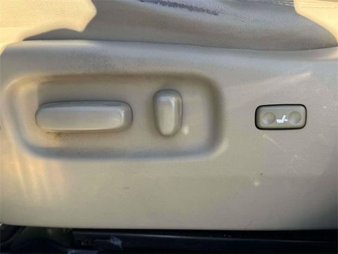 Used 2012 Toyota Highlander Limited image 18