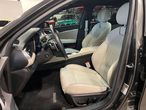 Used 2023 Genesis G70 2.0T w/ Sport Prestige Package image 9